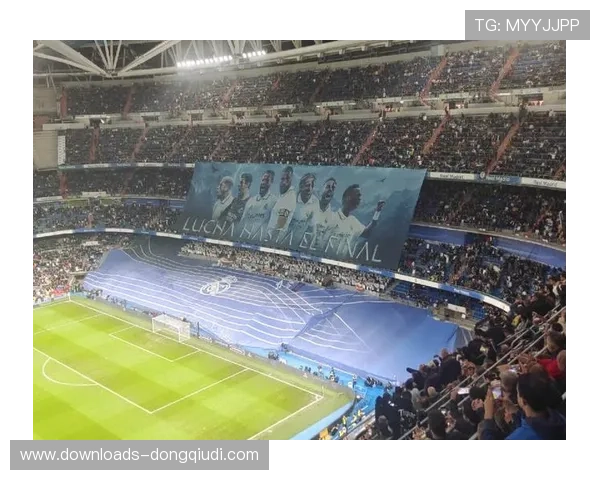 皇马伯纳乌巨型Tifo震撼全场 深情致敬传奇名宿巴斯克斯